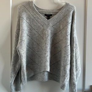 Forever 21 Light Grey Knit sweater in size L